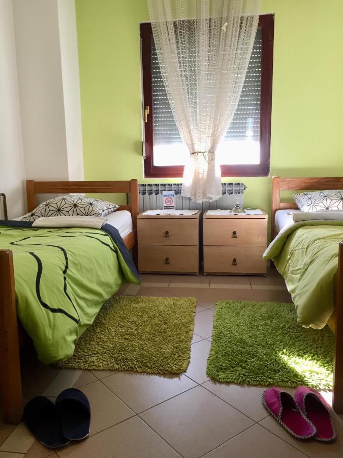Hostel Lega House Osijek Exteriör bild