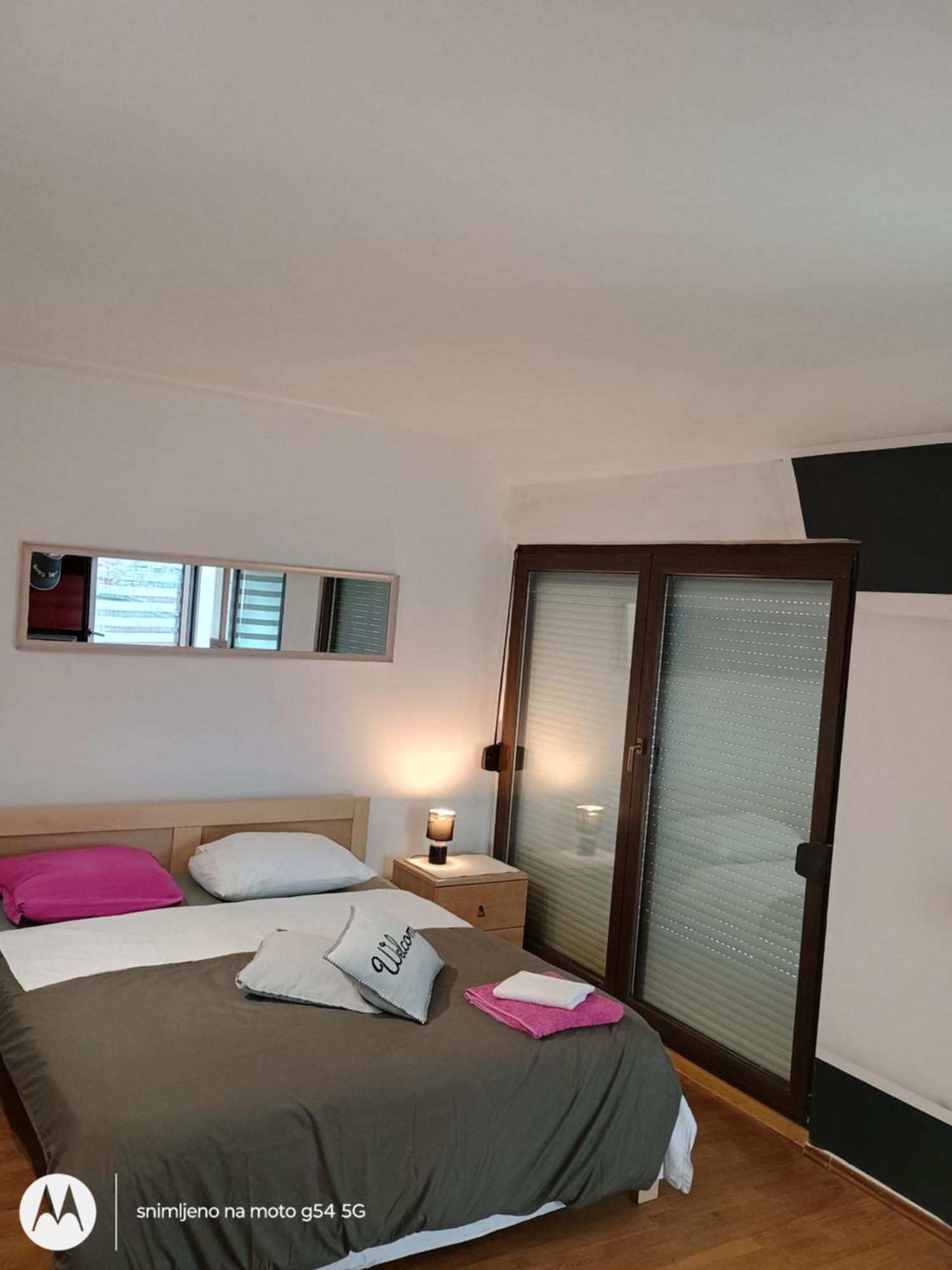 Hostel Lega House Osijek Exteriör bild