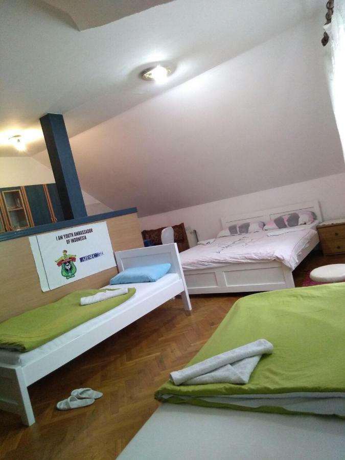 Hostel Lega House Osijek Exteriör bild