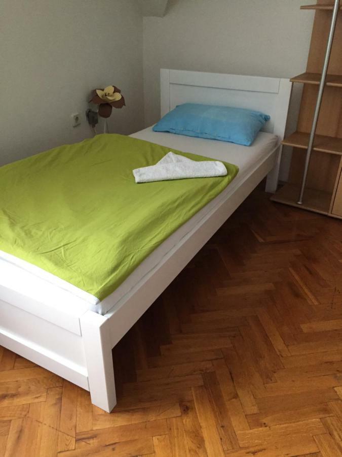 Hostel Lega House Osijek Exteriör bild