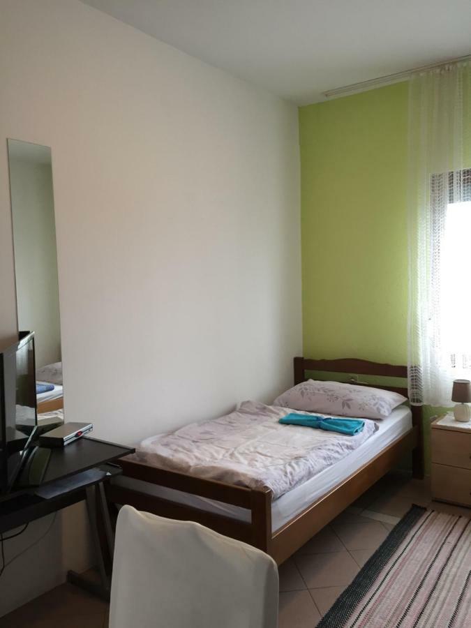 Hostel Lega House Osijek Exteriör bild
